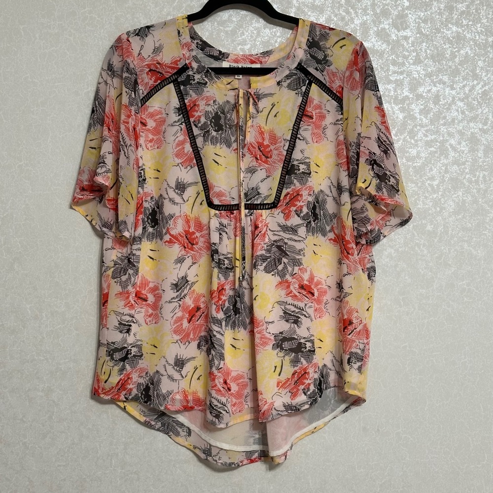 Black Rainn‎ Floral Crochet Trim Split Tie Neck Blouse Red Yellow Peasy Top PXL